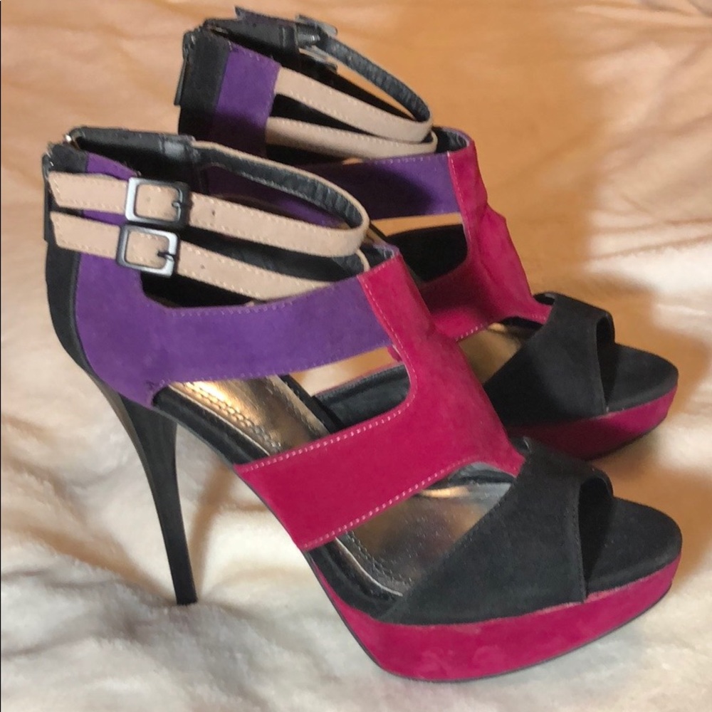 Women’s high heels size 7.